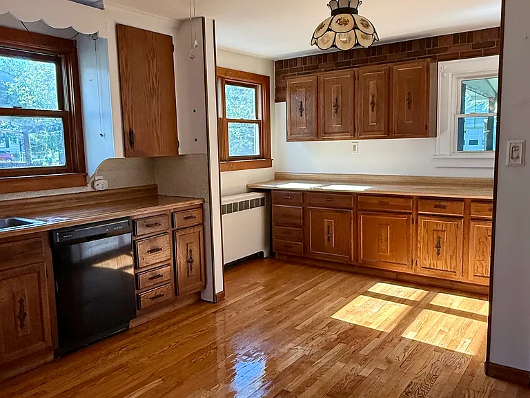 232 Riverside Dr — Photo 24