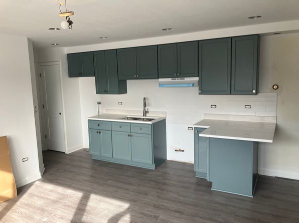 415 E Irving Park Rd