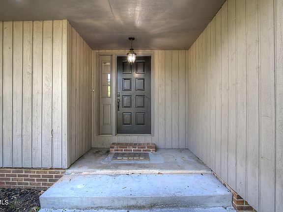 5th image of 3916 Cambridge Cir