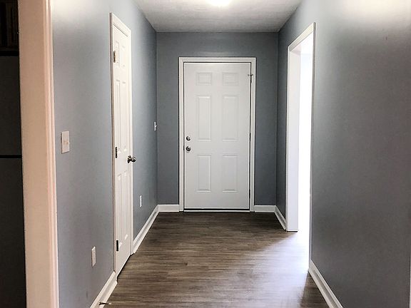 3rd image of 4311 Creekview Dr