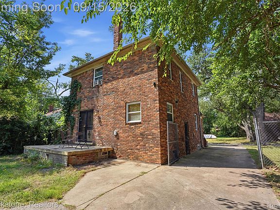 2nd image of 16524 Pierson St