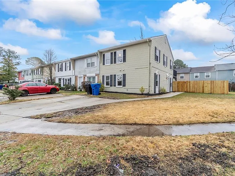 5989 Clear Springs Ct — Photo 23