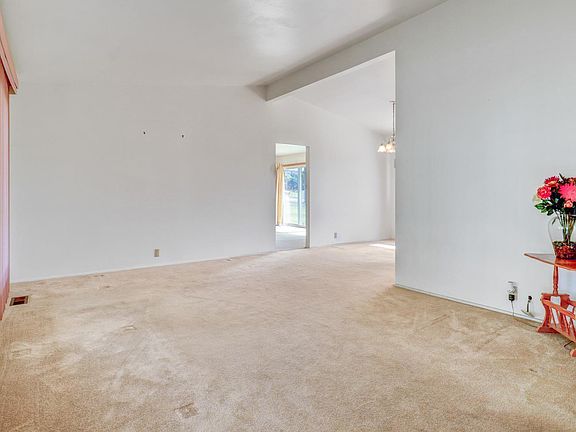 4th image of 1520 Aintree Dr