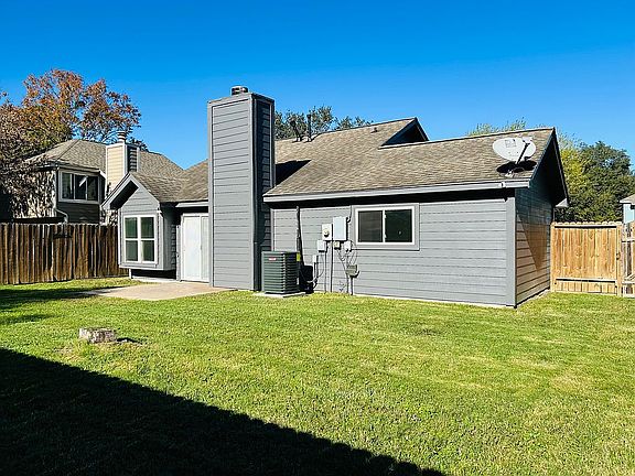 5th image of 8422 Greenleaf Lake Dr
