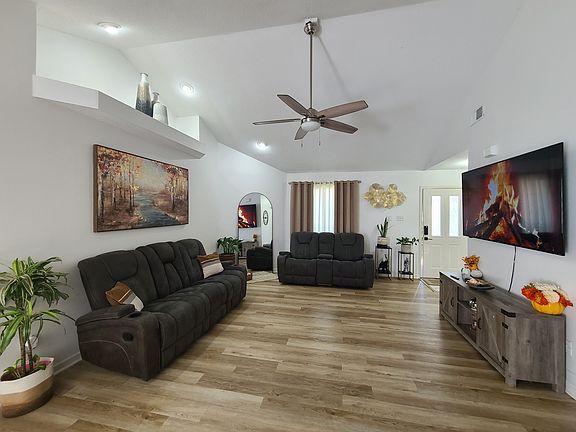 3rd image of 179 W Cherrywood Ln