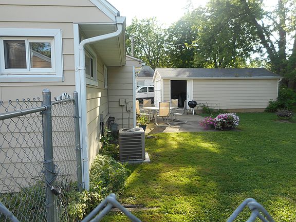 3rd image of 1001 Tabor Ave