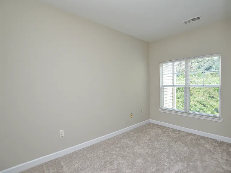 9823 Hyde Glen Ct — Photo 14