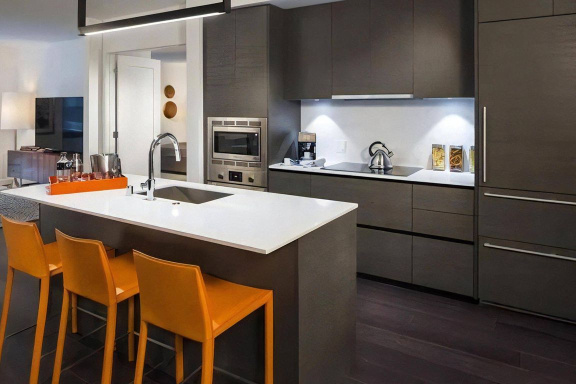 Kitchen with Breakfast Bar