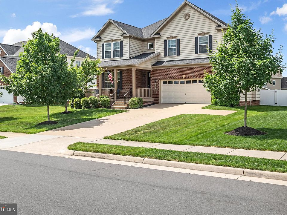 1st image of 220 Bridgewater Dr