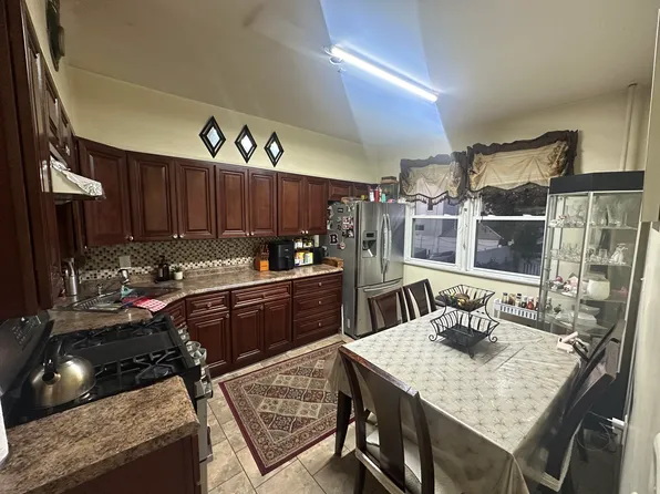 21 East 46th Street image 6 of 6