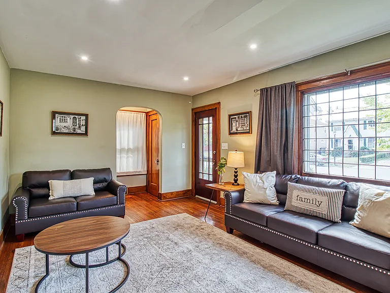 237 W Girard Blvd — Photo 15
