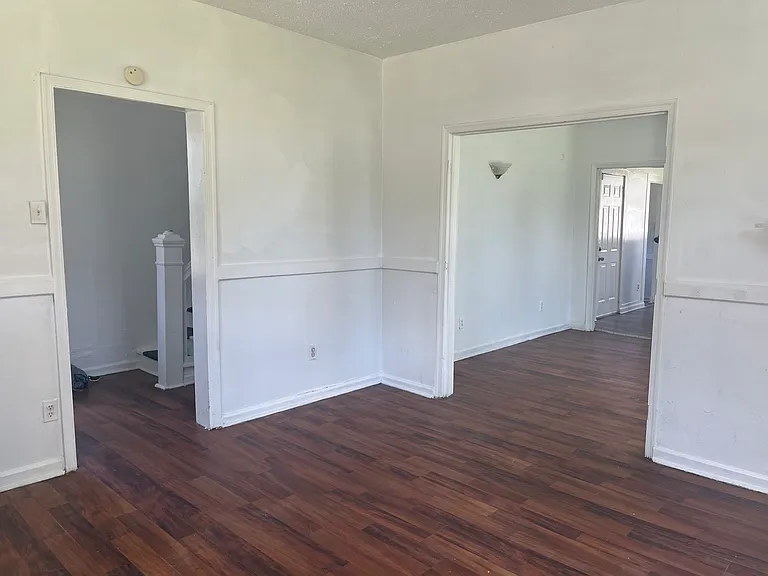 2401 Oak St — Photo 14