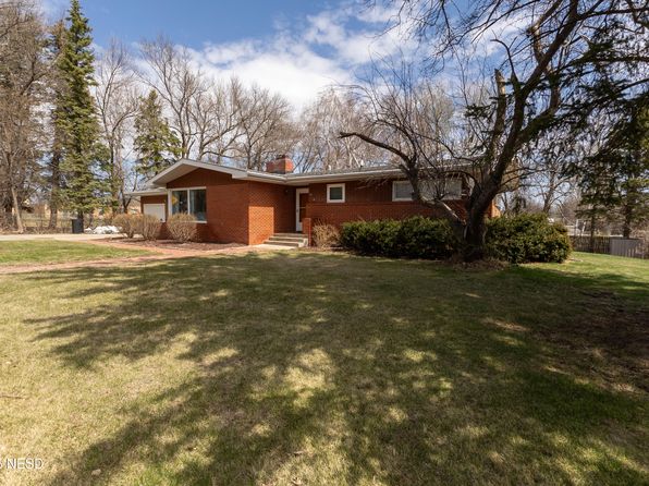 702 5th Ave S, Clear Lake, SD 57226