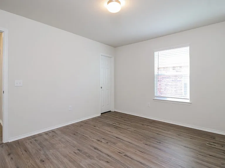 1449 Vernon Dr — Photo 13