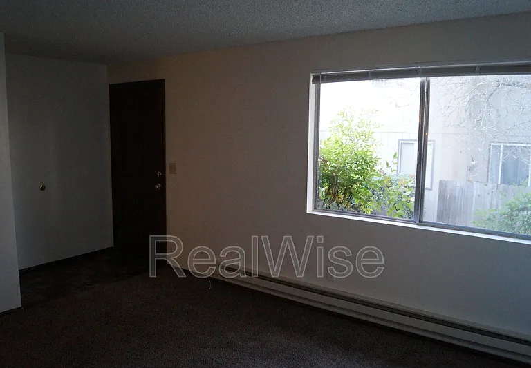 1007 NW C St #B — Photo 16