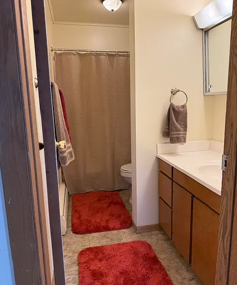 Bathroom with full tub/shower