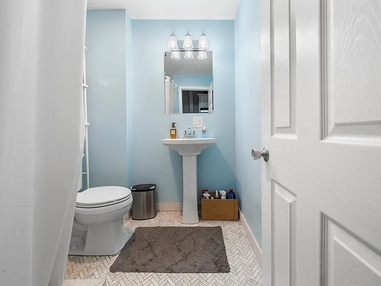 77 Webster St #2 — Photo 6