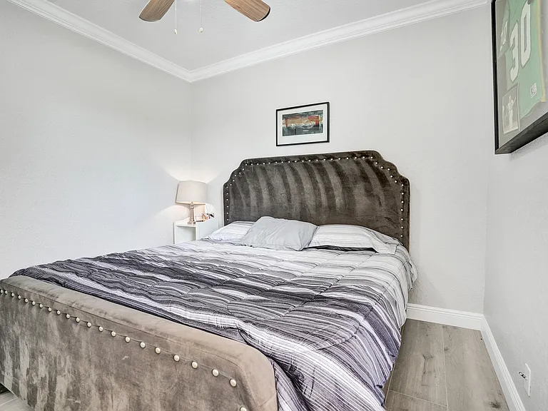 304 NW Bayside Ct — Photo 44