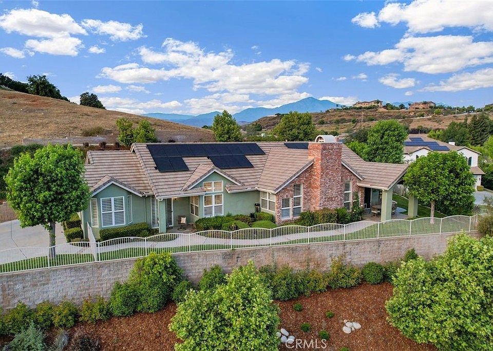 1st image of 741 E Mariposa Dr