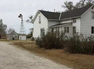 8603 N Spring Lake Rd, Moundridge, KS 67107