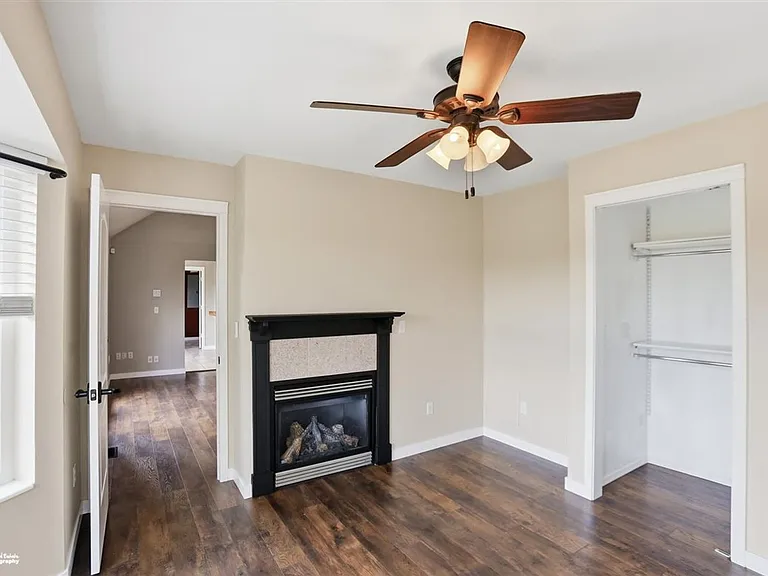 1421 N Landmark Dr — Photo 32