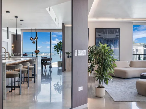 68 SE 6th St APT 3711, Miami, FL 33131