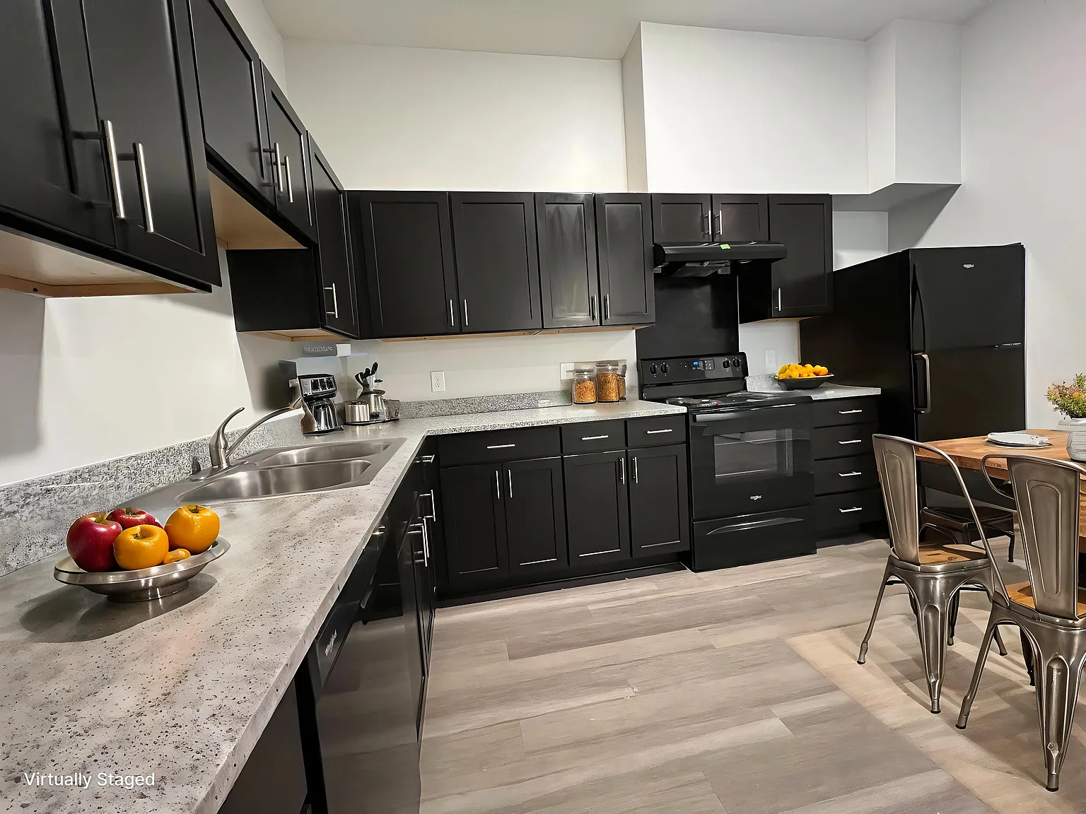 Trinity Court Apartments — Photo 4