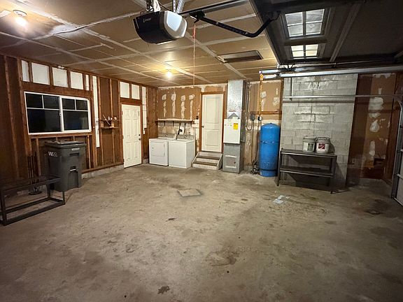 4th image of 7628 Russell Rd