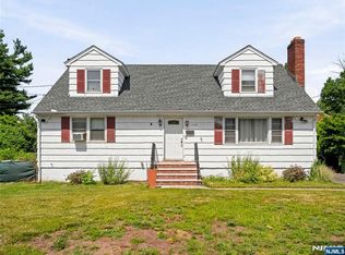 33 Prospect Street, Paramus, NJ 07652