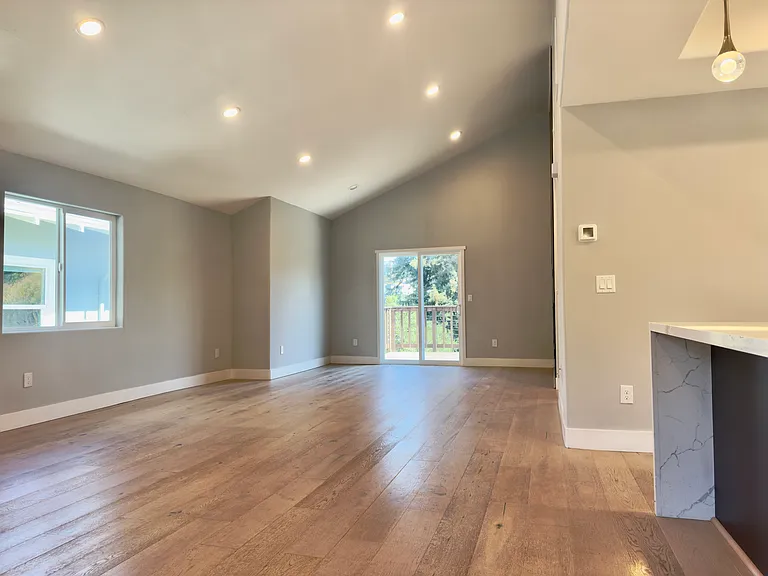 914 Everett Ave — Photo 95