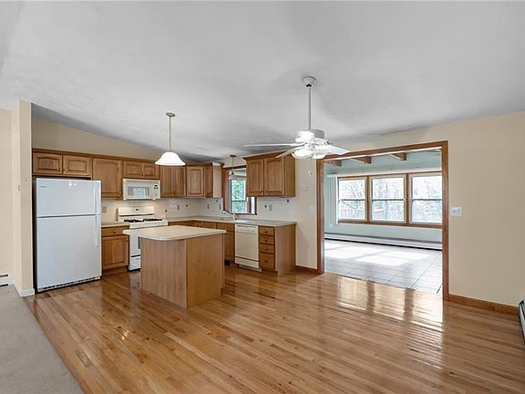 5th image of 8 Joyce Dr