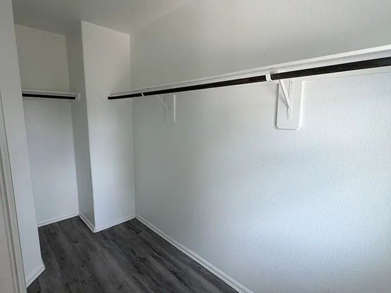 505 Hines Ave — Photo 12
