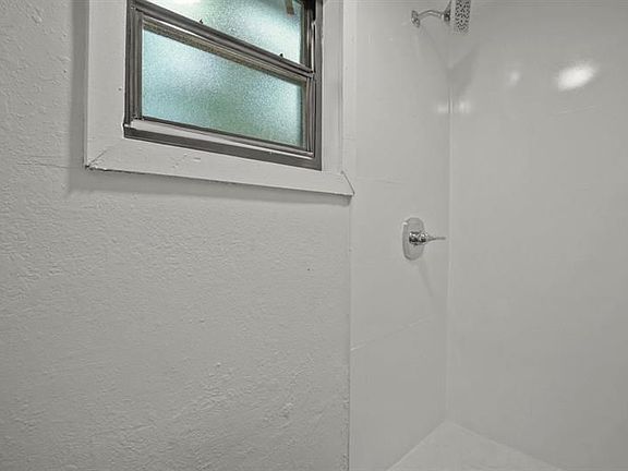 4th image of 418 Kanuga Dr #4