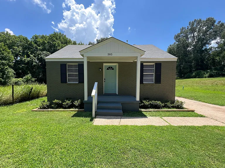 385 George Rd — Photo 1