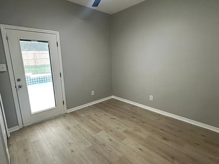 313 Heritage Estates Ln — Photo 8