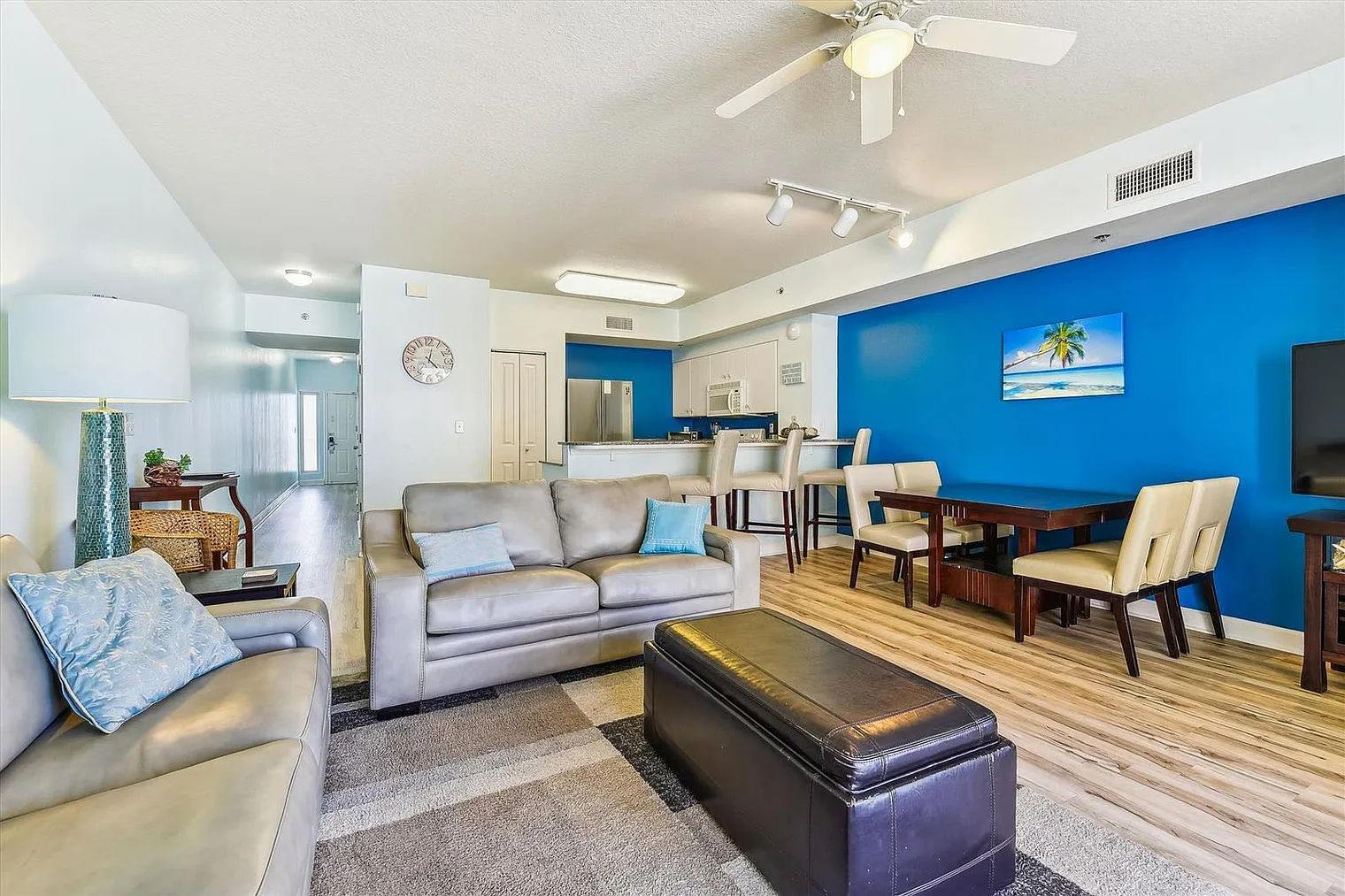 2 bed, 2.0 bath, 936 sqft, $3,689 — Photo 3