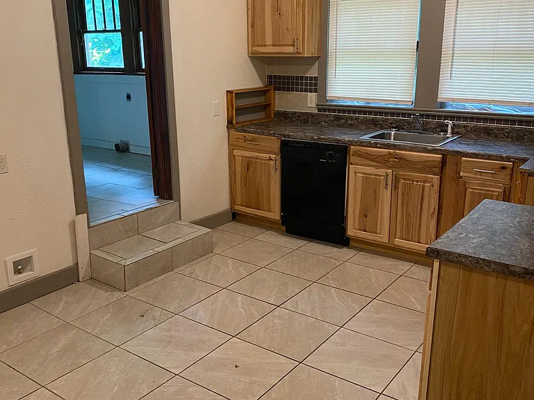 3515 Carver Ave SW — Photo 11