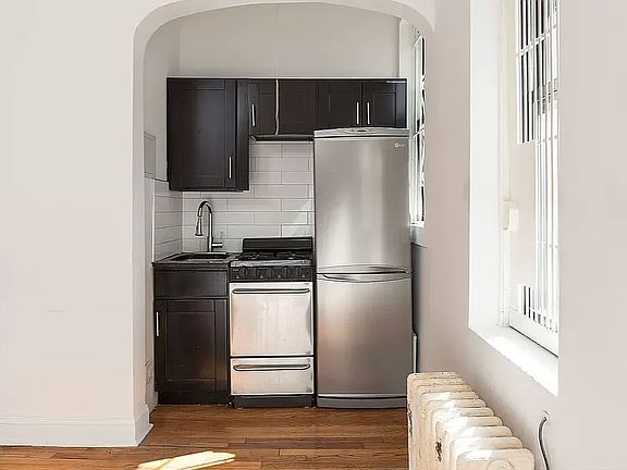 4th image of 504 E 88th St APT 5C