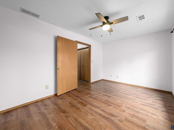 3rd image of 1000 S Newport Pl