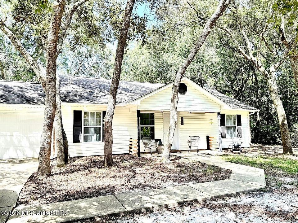 1st image of 828 Lemon St