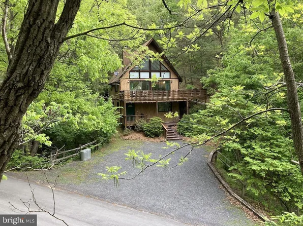 673 Killmon Rd, Basye, VA 22810