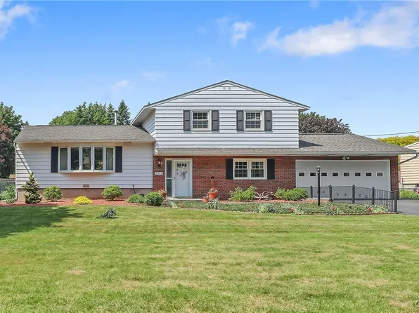 7462 Thunderbird Rd, Liverpool, NY 13088