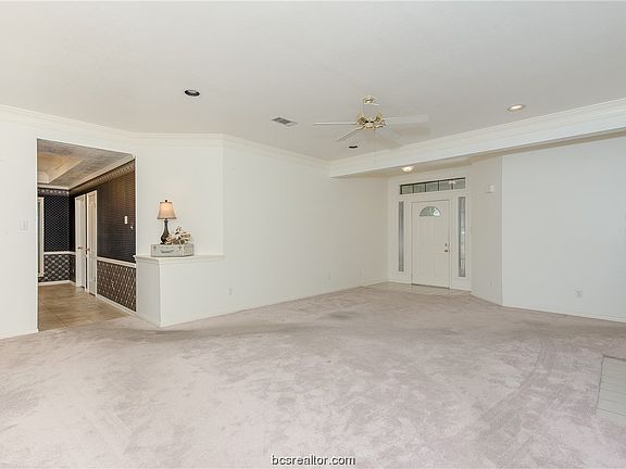2nd image of 608 Yorkshire Dr