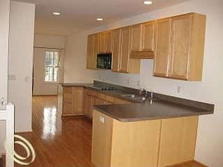 2nd image of 506 Graten St #1