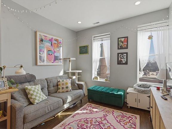5th image of 1653 W Cortland St #5