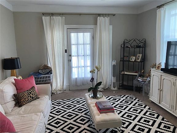 3rd image of 3619 Derbigny St