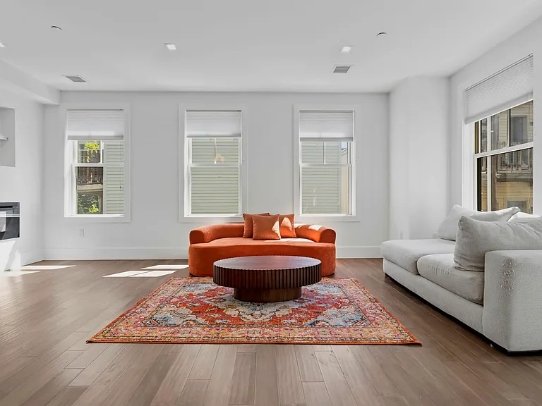 10 Spring Garden St #3 — Photo 4