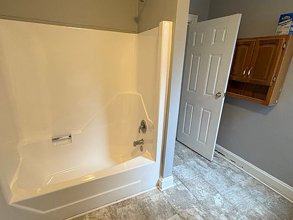 3rd image of 2145 Penn St