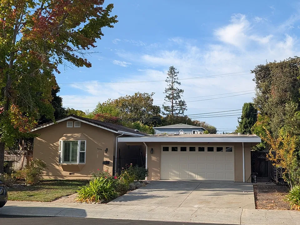 3652 Arbutus Ave