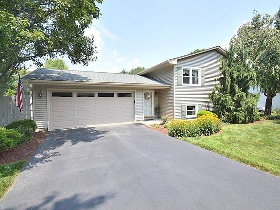 2nd image of 6910 Colleen Dr
